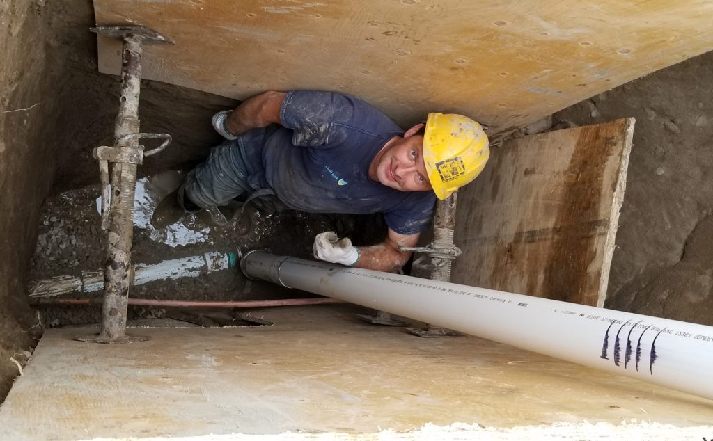 Trenchless lead pipe replacement