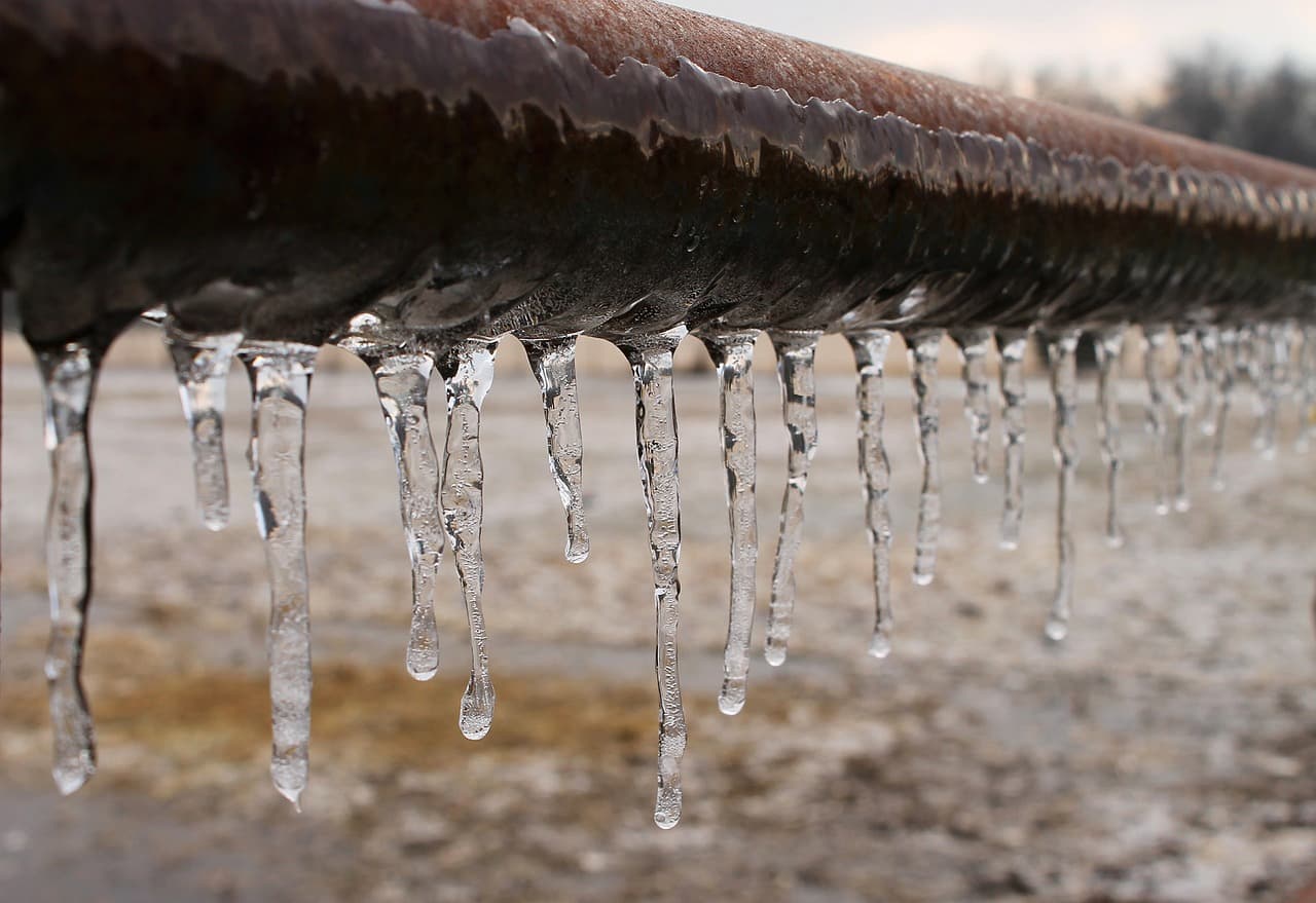 How to Prevent and Thaw Frozen Pipes | Water Guard Plumbing